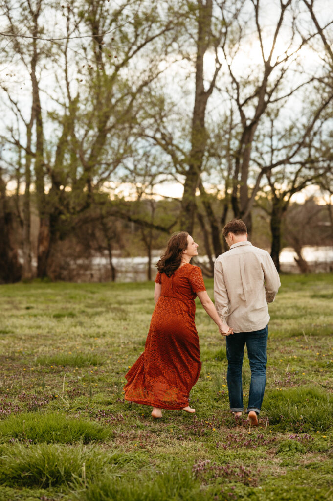 nature maternity photoshoot by a tre