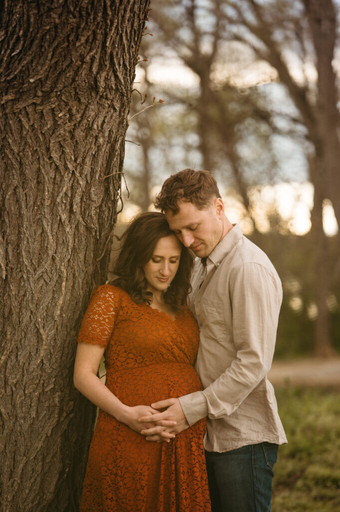 nature maternity photoshoot by a tre