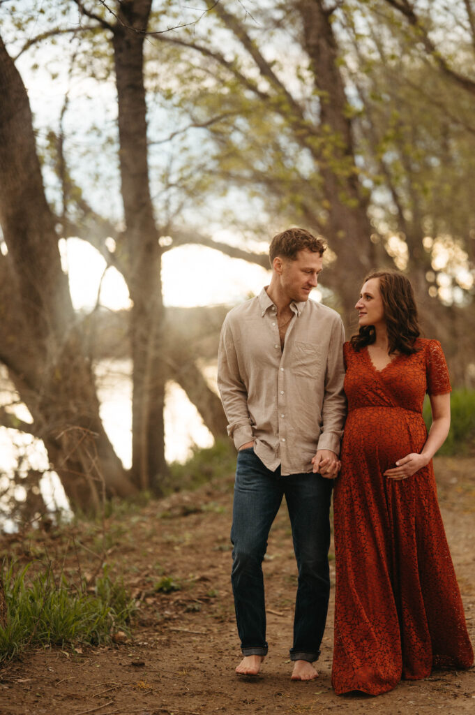 nature maternity photoshoot by a tree