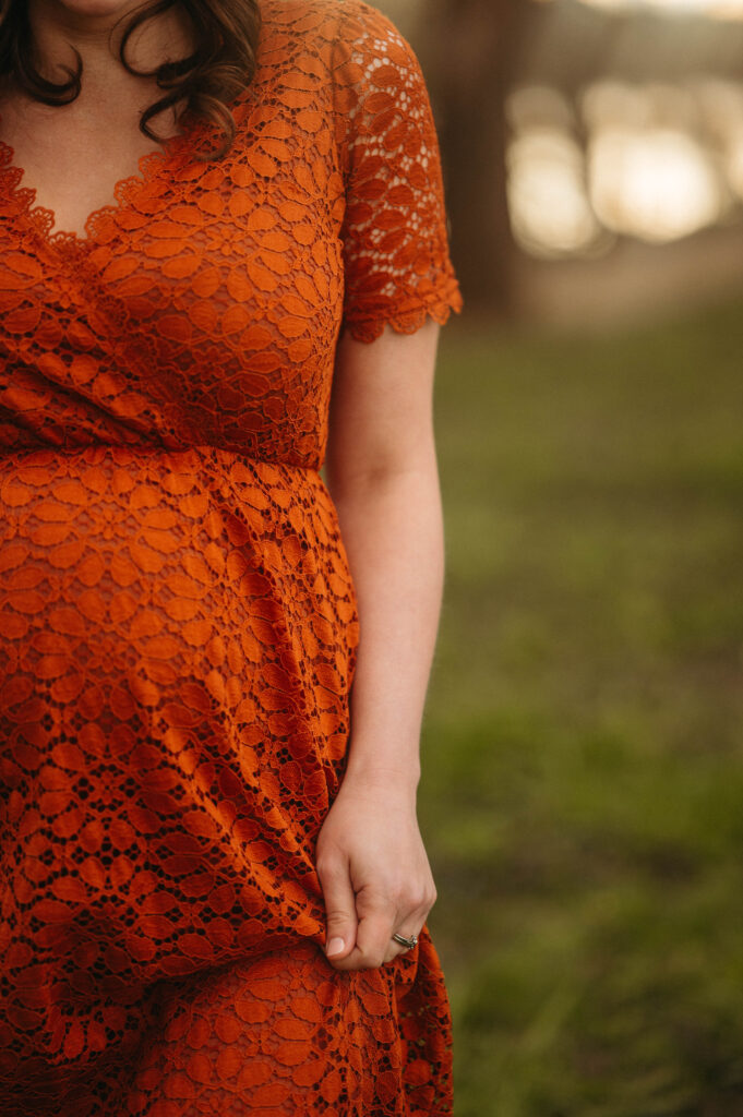 nature maternity shoot  belly